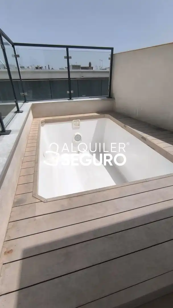 Jardí de Àtic de lloguer en Sevilla amb Aire condicionat, Calefacció i Piscina