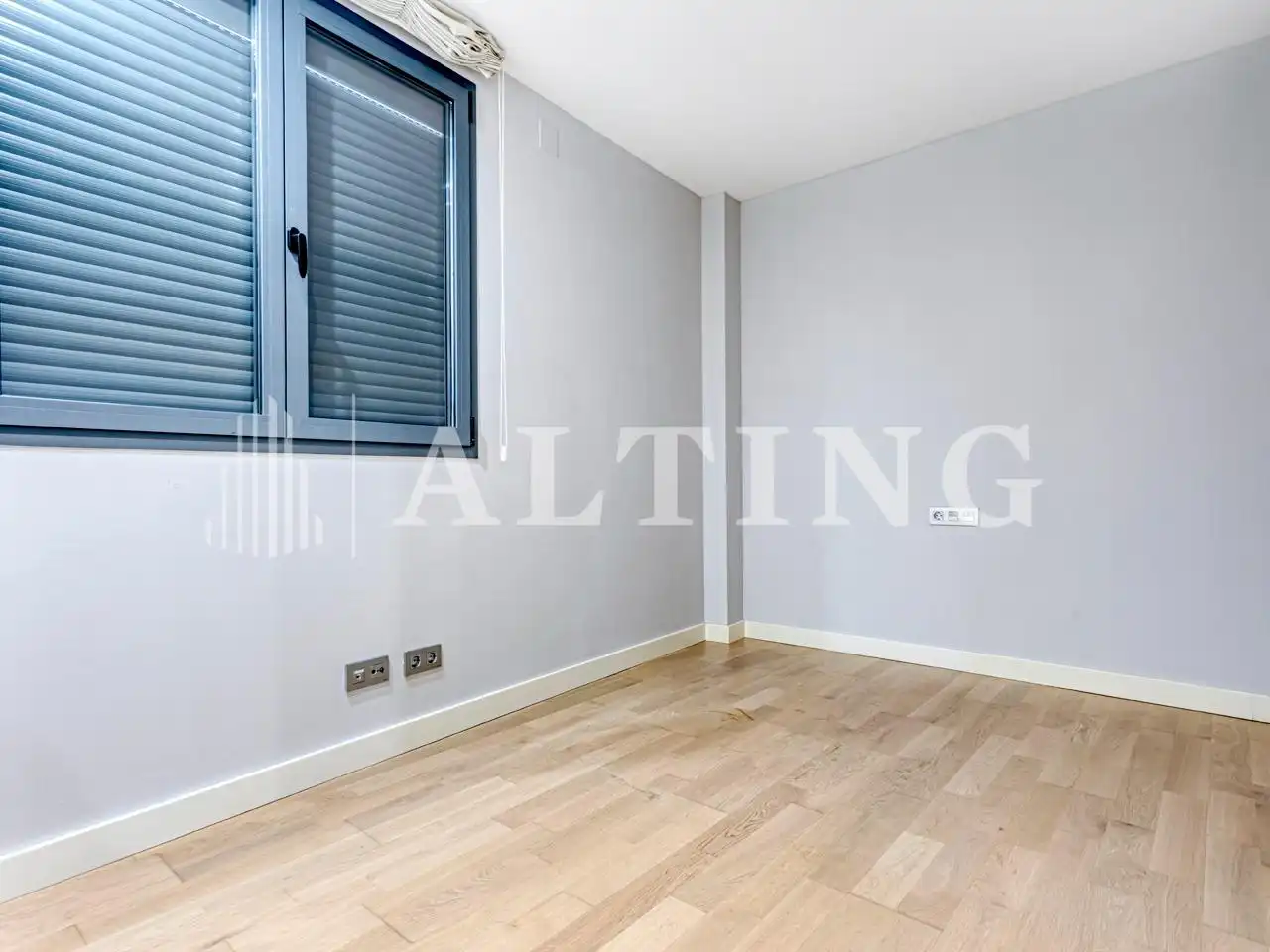 Schlafzimmer von Wohnung zum Verkauf in Barcelona mit Parkett, Terrasse und Abstellraum