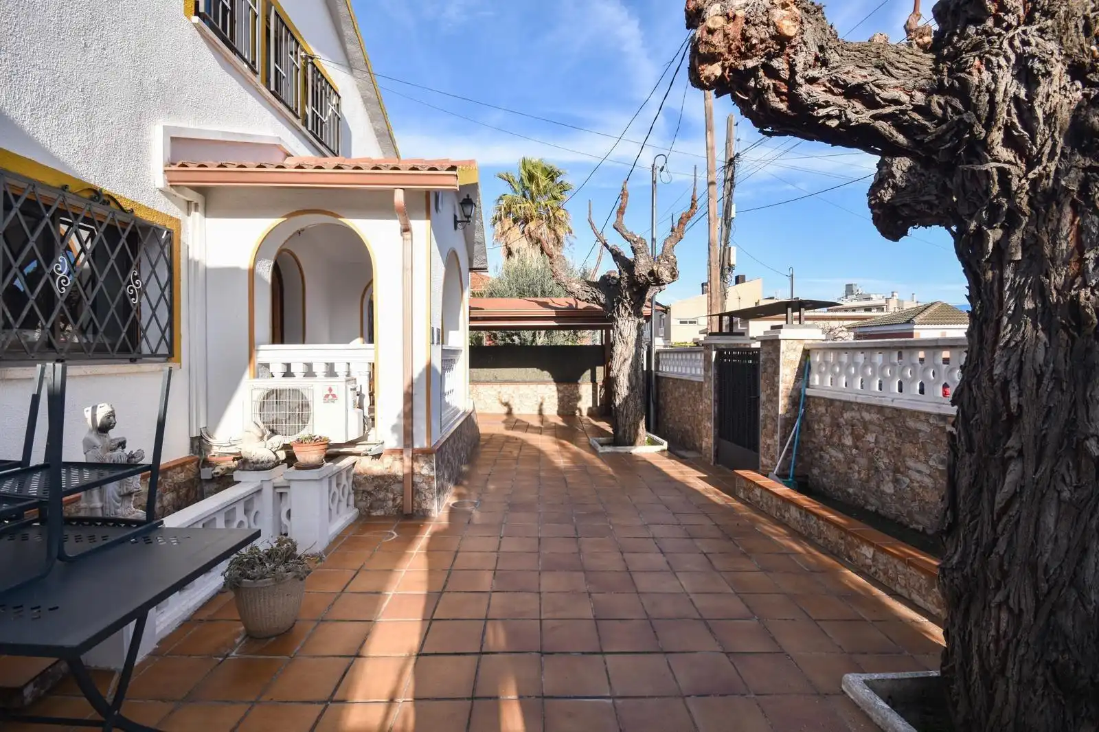 Vista exterior de Casa o chalet en venta en Santa Perpètua de Mogoda con Aire acondicionado, Calefacción y Jardín privado