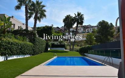 Vista exterior de Casa o xalet en venda en Sitges amb Aire condicionat, Terrassa i Balcó