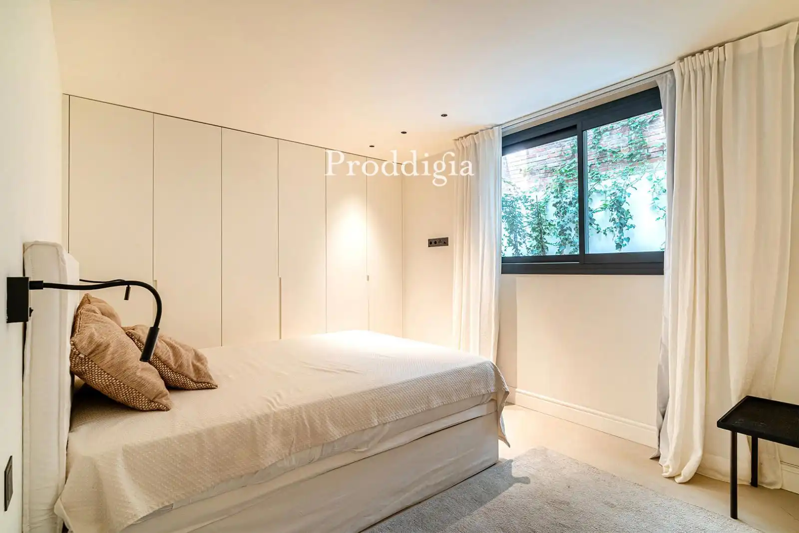 Dormitori de Casa o xalet en venda en Barcelona amb Aire condicionat, Calefacció i Jardí privat