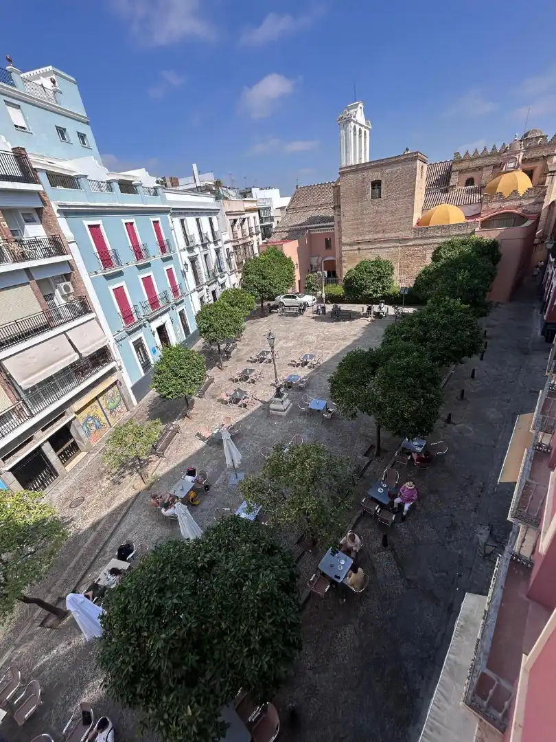 Außenansicht von Wohnung zur Miete in Sevilla mit Klimaanlage, Heizung und Möbliert