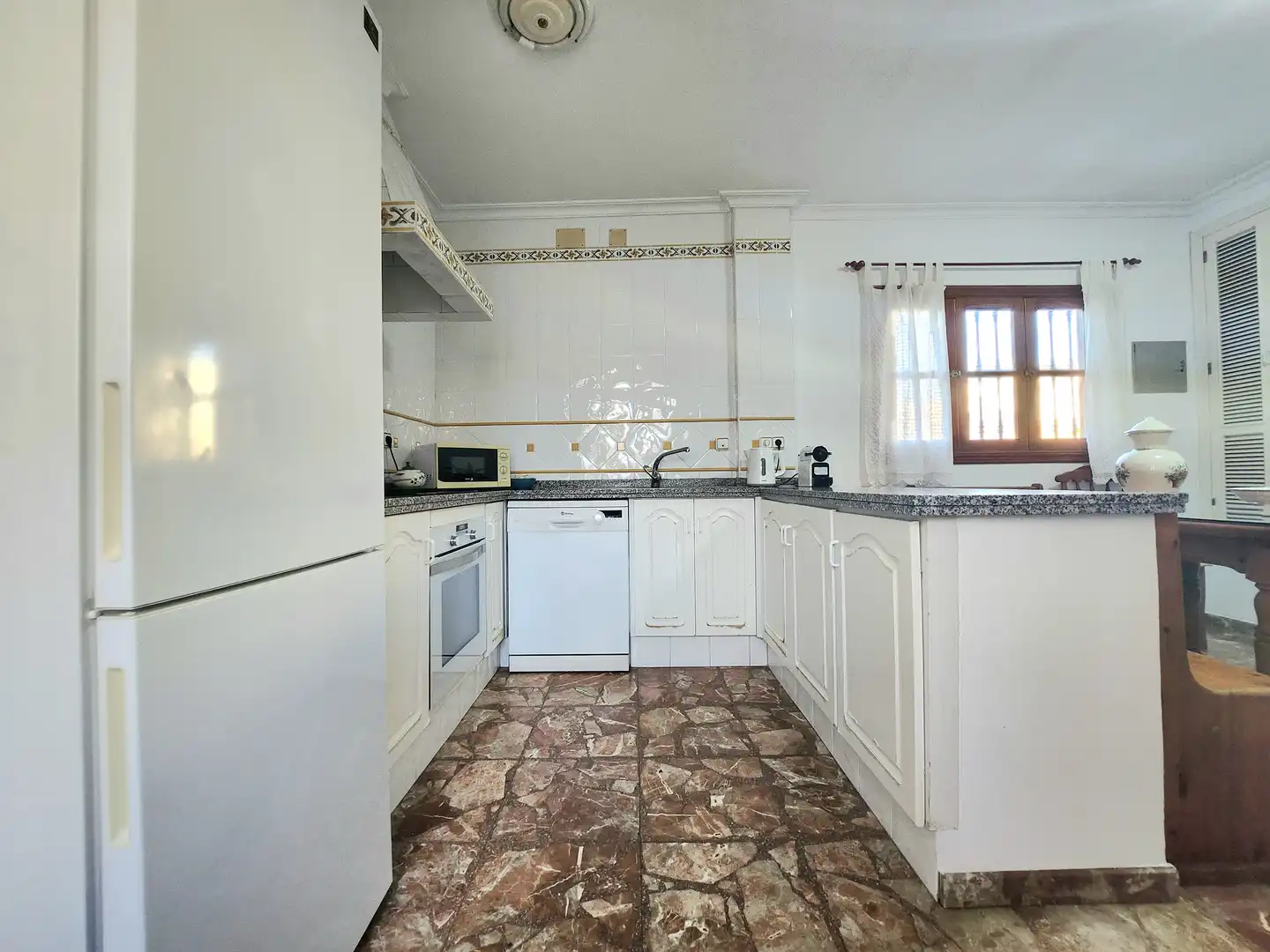 Cocina de Casa o chalet en venta en Alcalá de Guadaira con Aire acondicionado, Calefacción y Jardín privado