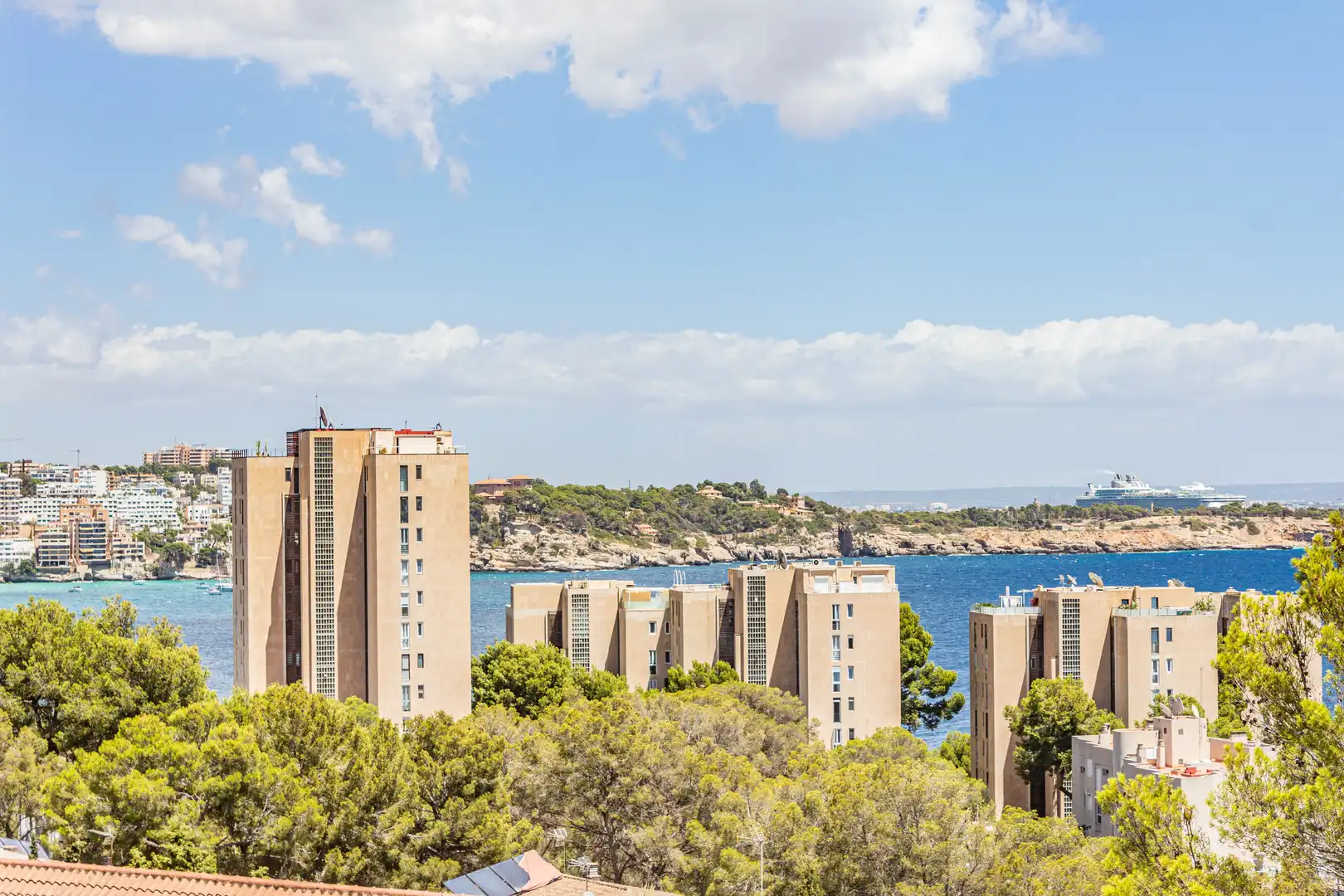 Außenansicht von Einfamilien-Reihenhaus zum Verkauf in Calvià mit Klimaanlage, Heizung und Terrasse