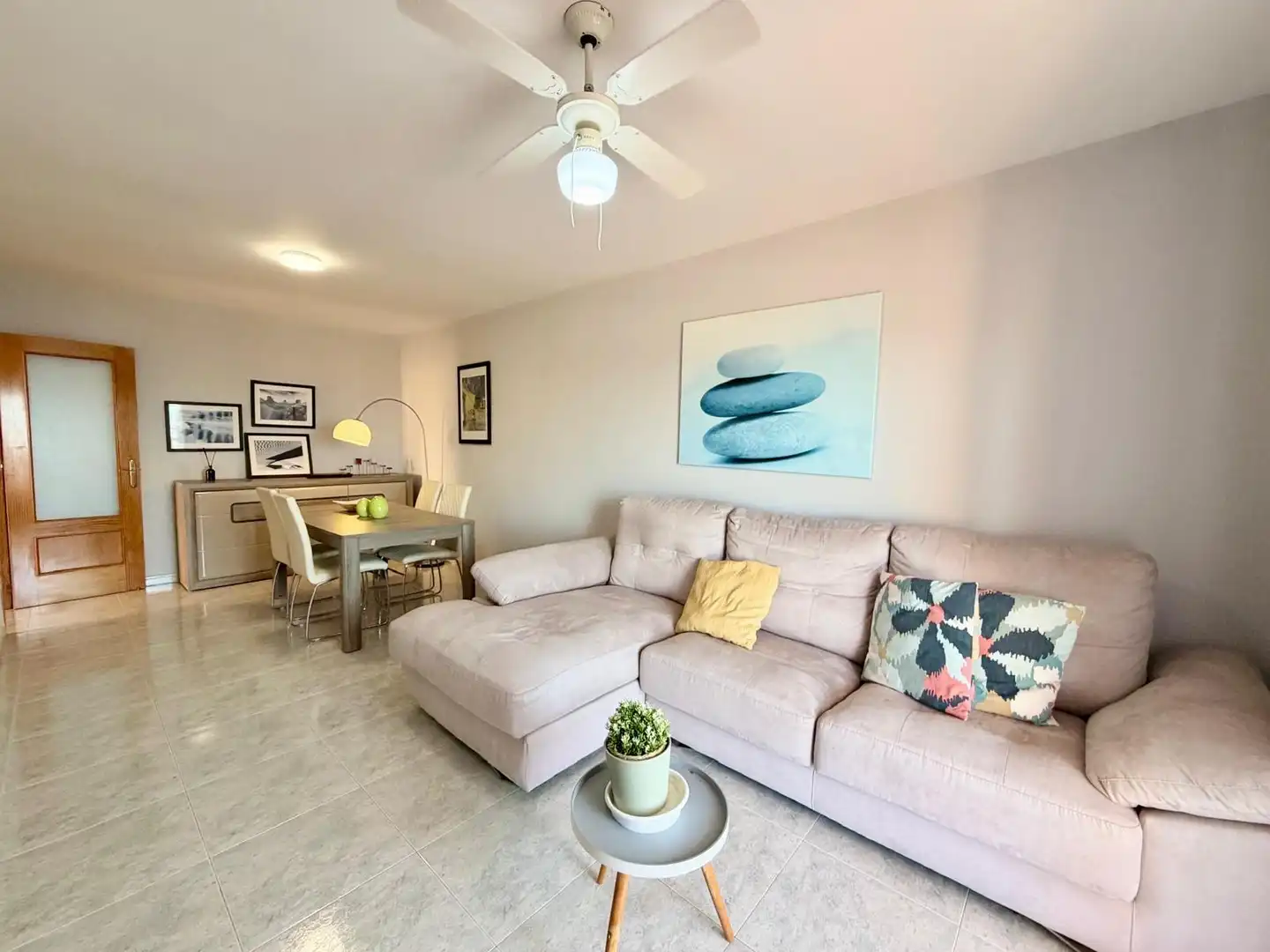 Wohnzimmer von Wohnung zum Verkauf in Roquetas de Mar mit Klimaanlage, Terrasse und Möbliert