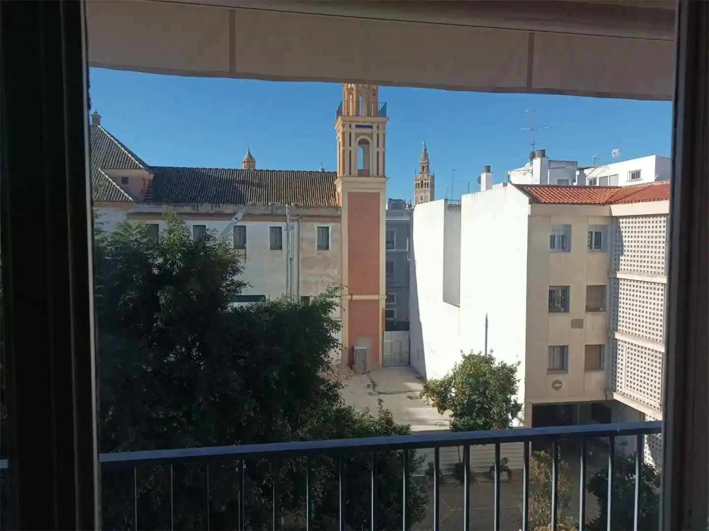 Exterior view of Flat for sale in  Sevilla Capital  with Air Conditioner, Terrace and Balcony