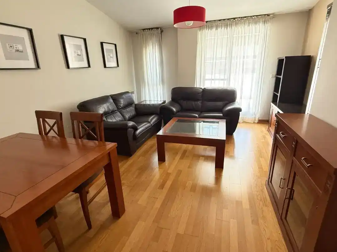 Wohnzimmer von Dachboden zur Miete in Zaratán mit Schwimmbad