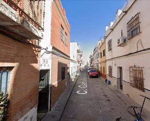 Exterior view of Single-family semi-detached for sale in  Sevilla Capital