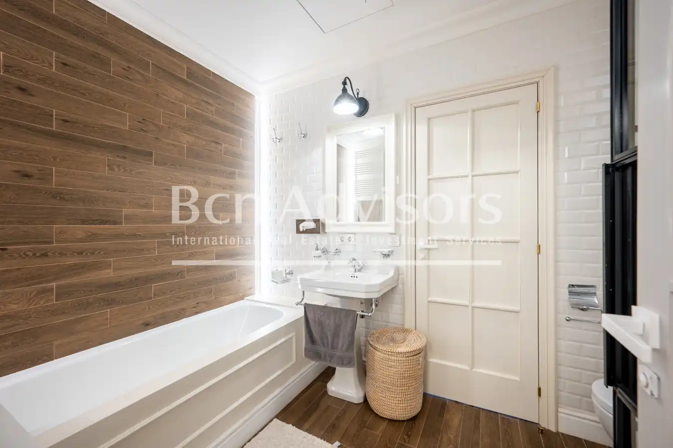 Bathroom of Attic for sale in Barcelona  with Air Conditioner, Heating and Terrace