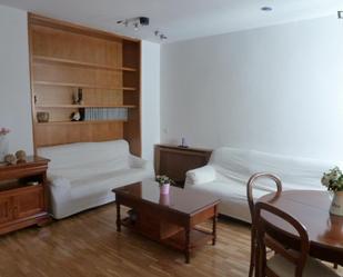 Sala d'estar de Apartament de lloguer en  Madrid Capital amb Aire condicionat, Moblat i Forn