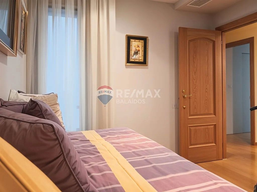 Dormitori de Apartament en venda en Vigo  amb Calefacció, Parquet i Traster