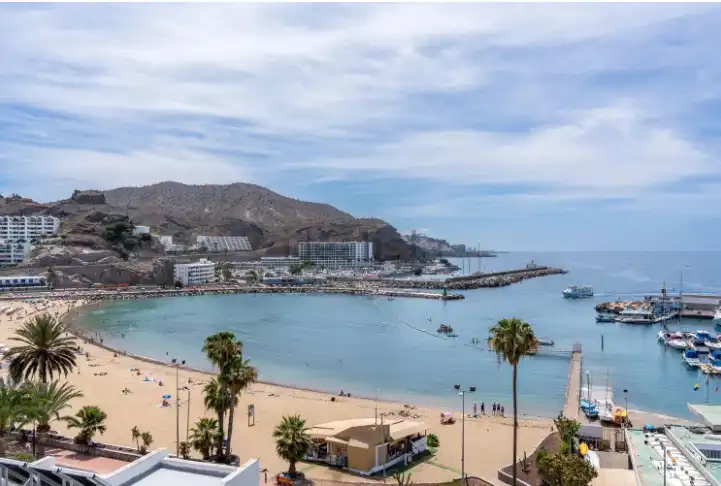Vista exterior de Pis de lloguer en Las Palmas de Gran Canaria amb Aire condicionat, Terrassa i Moblat