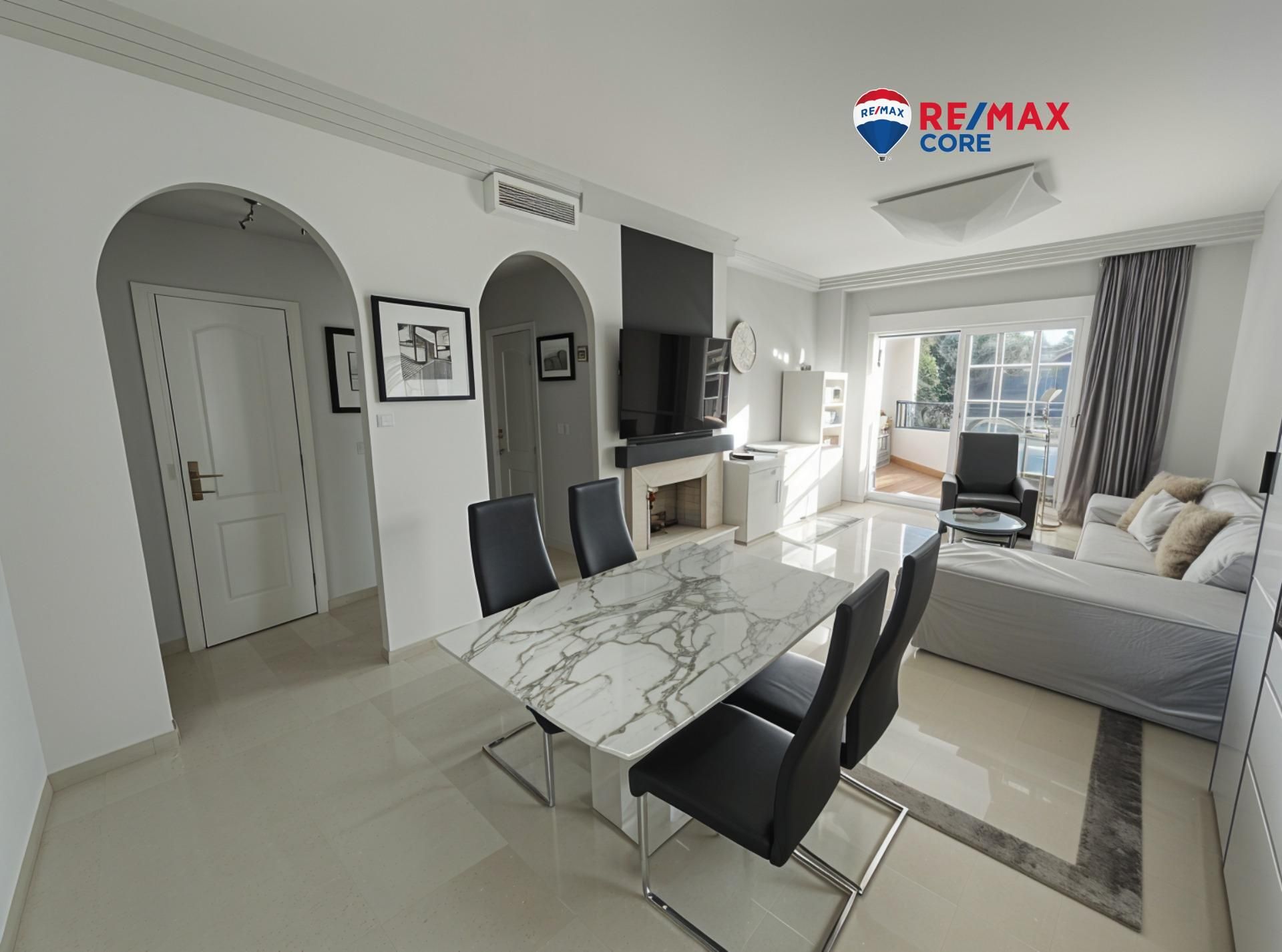 Vista exterior de Piso en venta en Marbella con Aire acondicionado, Jardín privado y Terraza