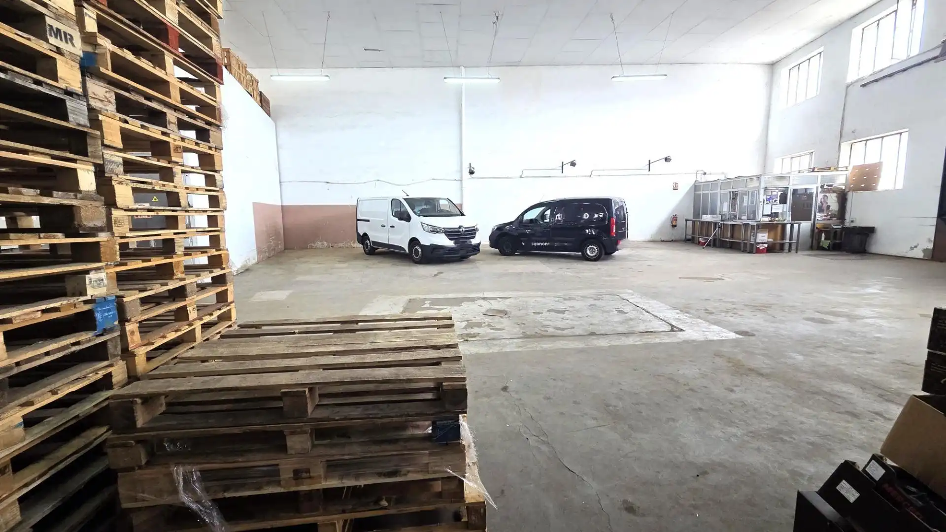 Aparcament de Nau industrial en venda en Ávila