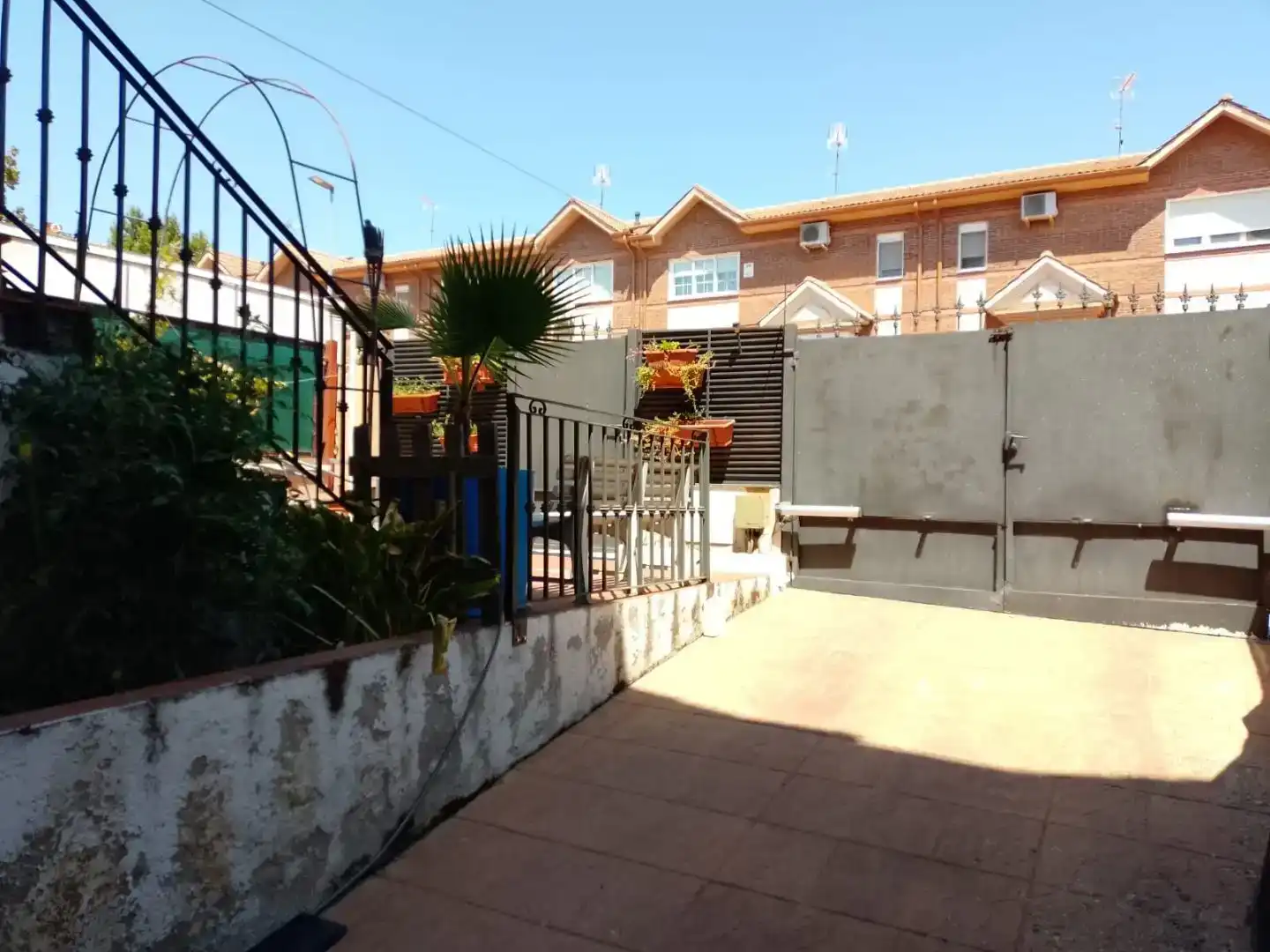 Vista exterior de Casa o xalet en venda en Azuqueca de Henares amb Aire condicionat