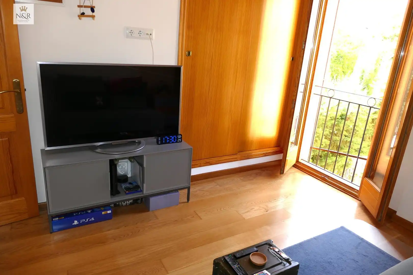 Living room of Flat for sale in Alaró  with Air Conditioner, Parquet flooring and Furnished