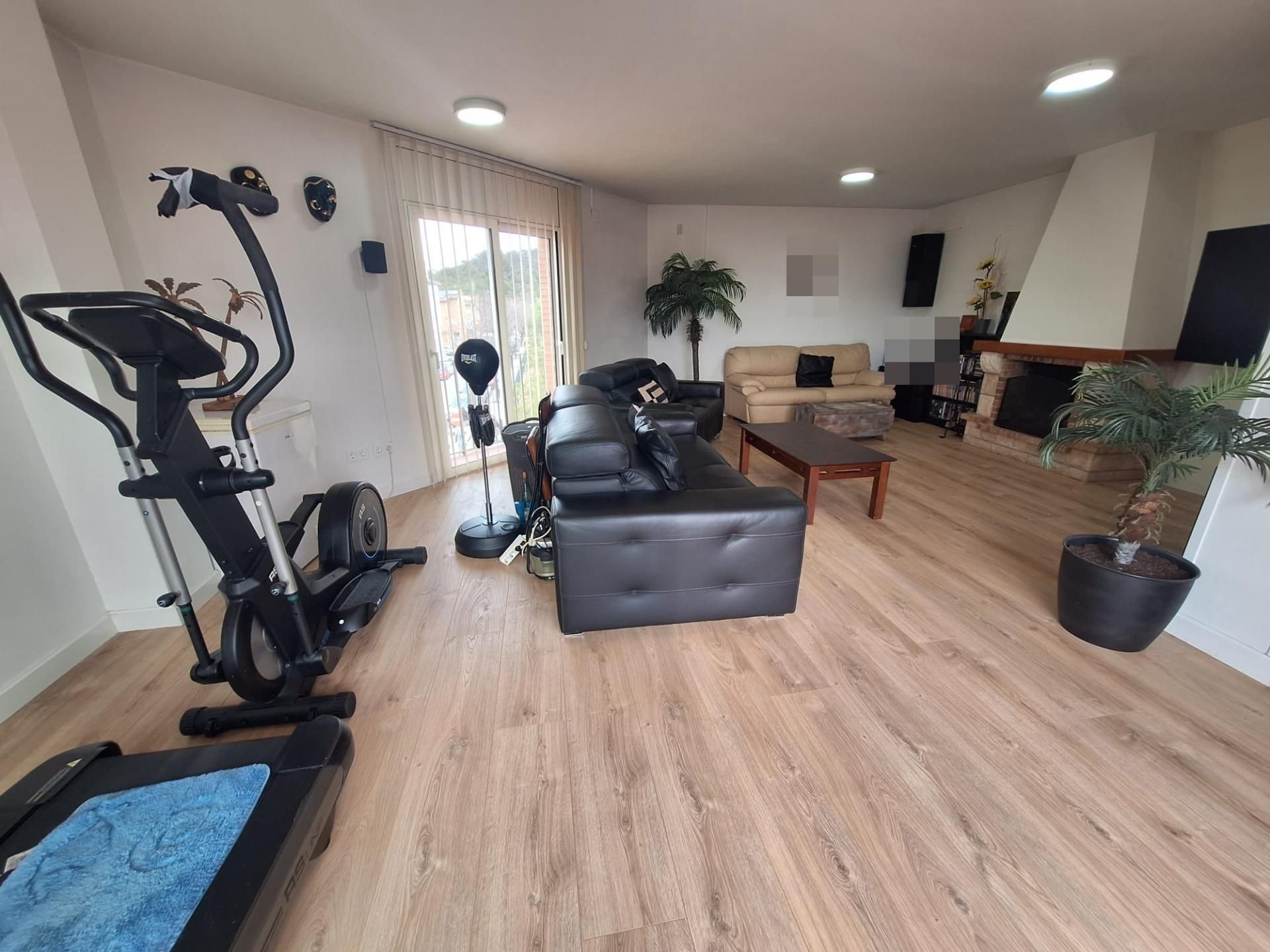 Living room of Single-family semi-detached for sale in Castellar del Vallès  with Parquet flooring and Terrace