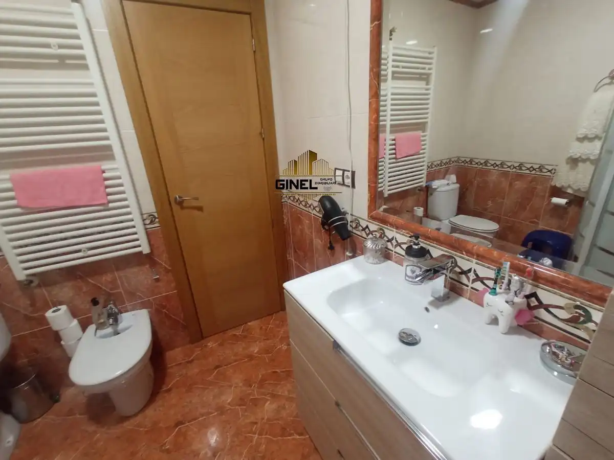 Baño de Casa o chalet de alquiler con opción a compra en Jaén con Aire acondicionado, Calefacción y Terraza