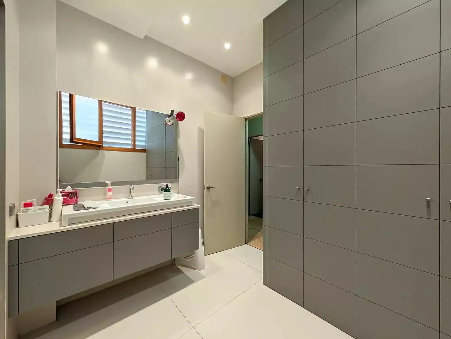 Bathroom of Houses for sale in Banyoles  with Swimming Pool and Furnished