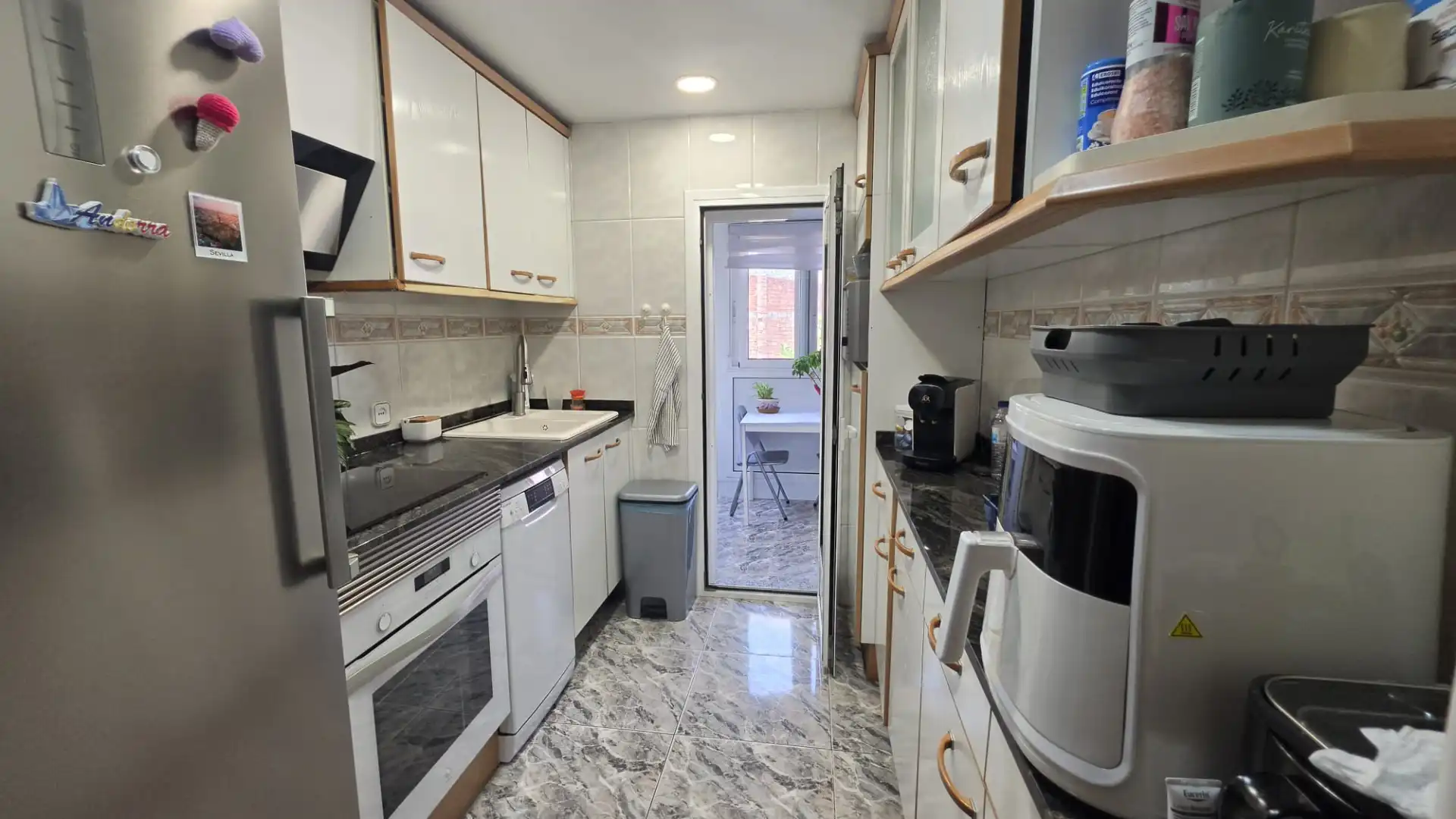 Cuina de Casa adosada en venda en Barcelona amb Aire condicionat, Jardí privat i Terrassa