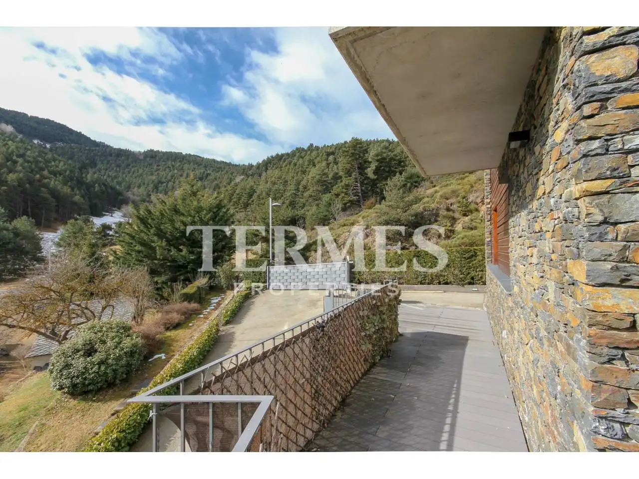 Vista exterior de Casa o chalet en venta en Alp con Calefacción, Jardín privado y Terraza