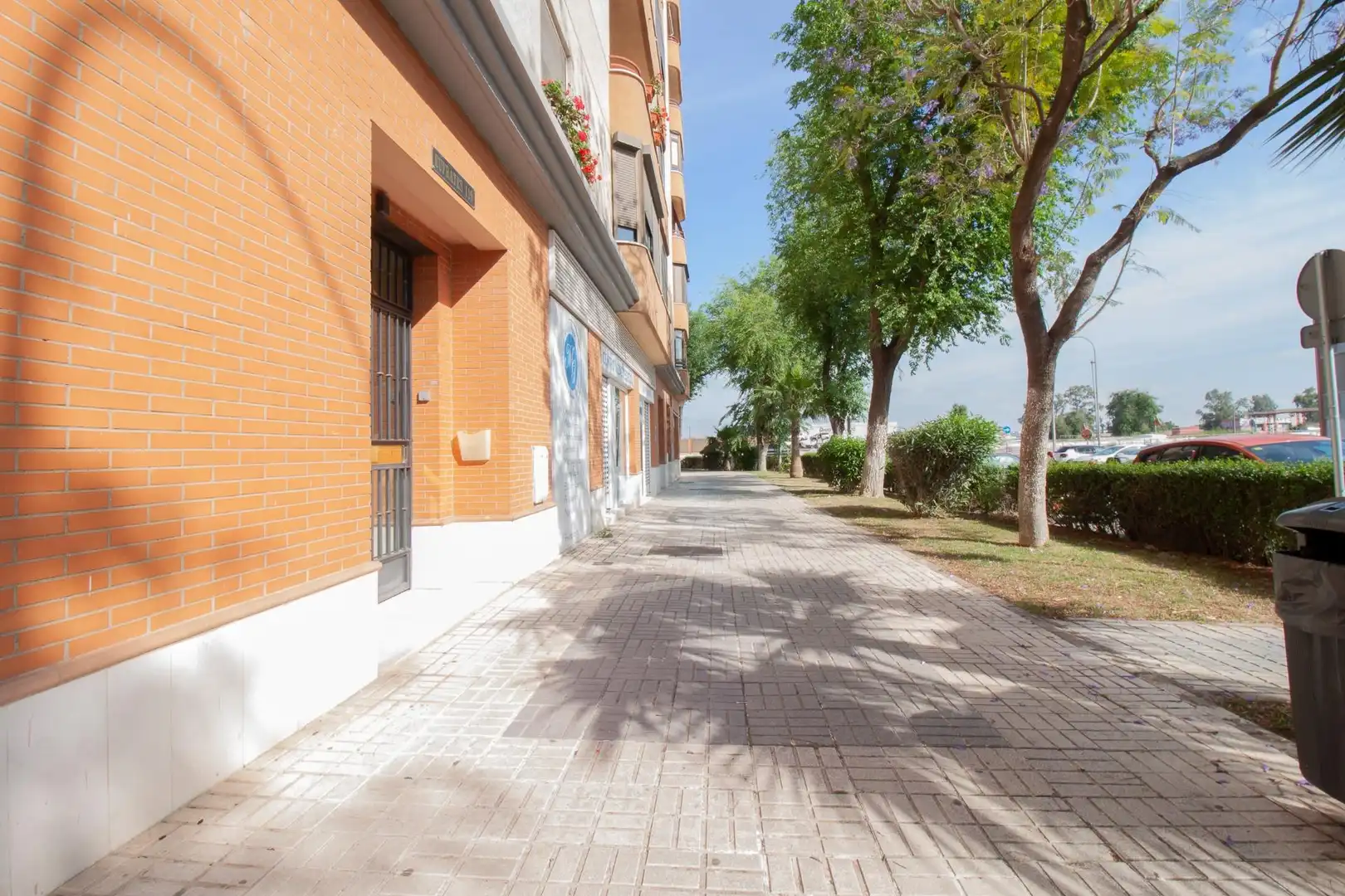 Vista exterior de Local en venta en Sevilla