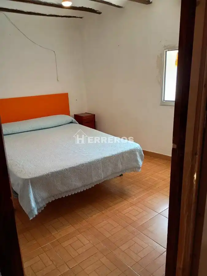Houses for sale in HERAS, Ocón