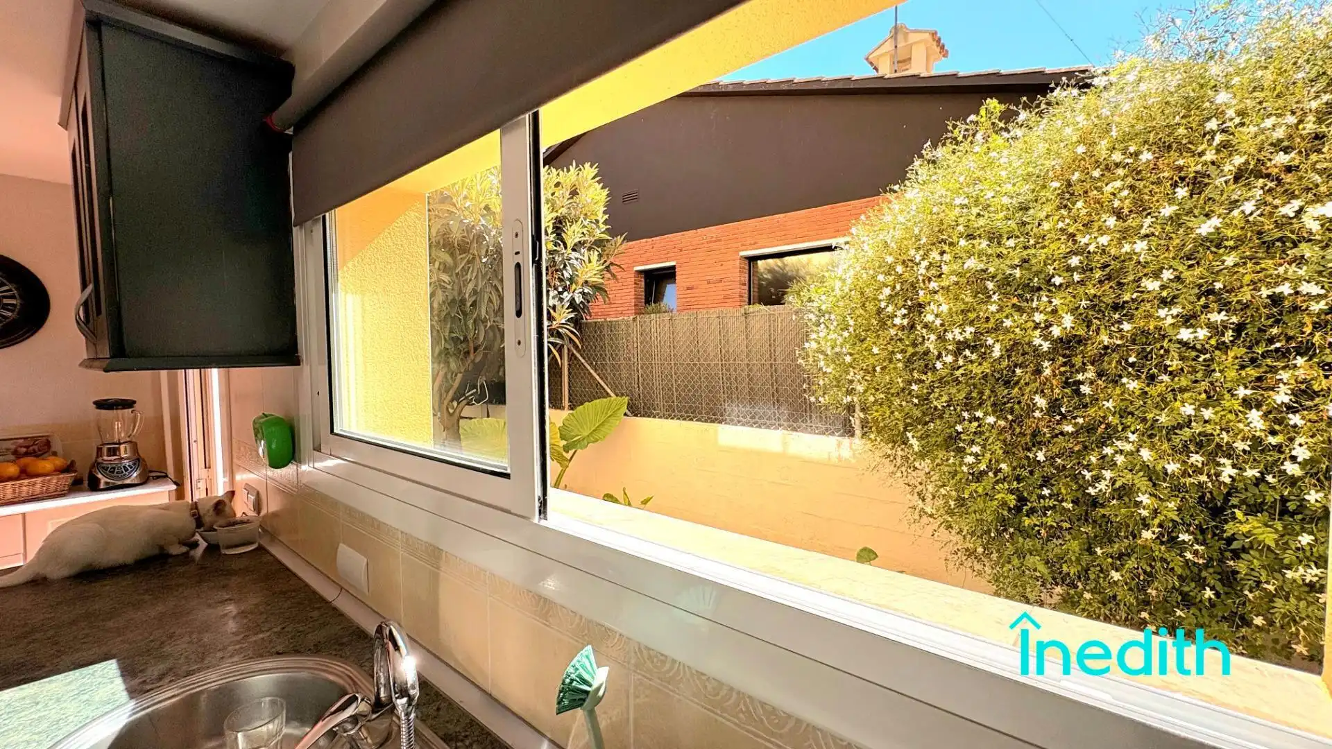Vista exterior de Casa o xalet en venda en Cunit amb Aire condicionat, Calefacció i Jardí privat
