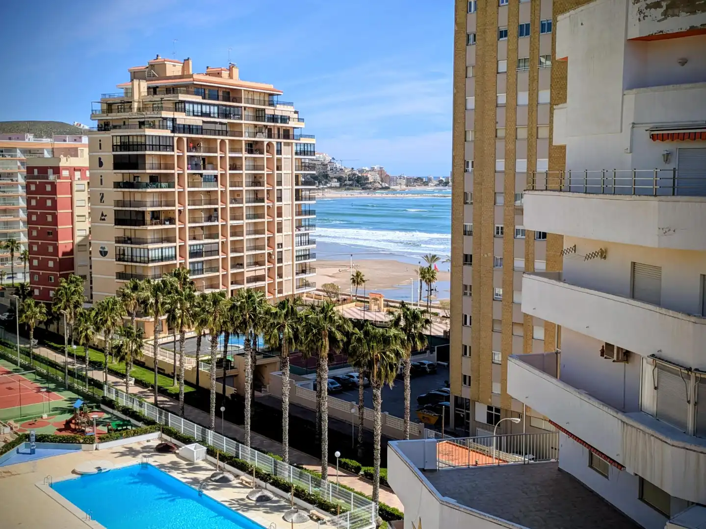 Habitación de Apartamento de alquiler en Cullera con Terraza y Amueblado