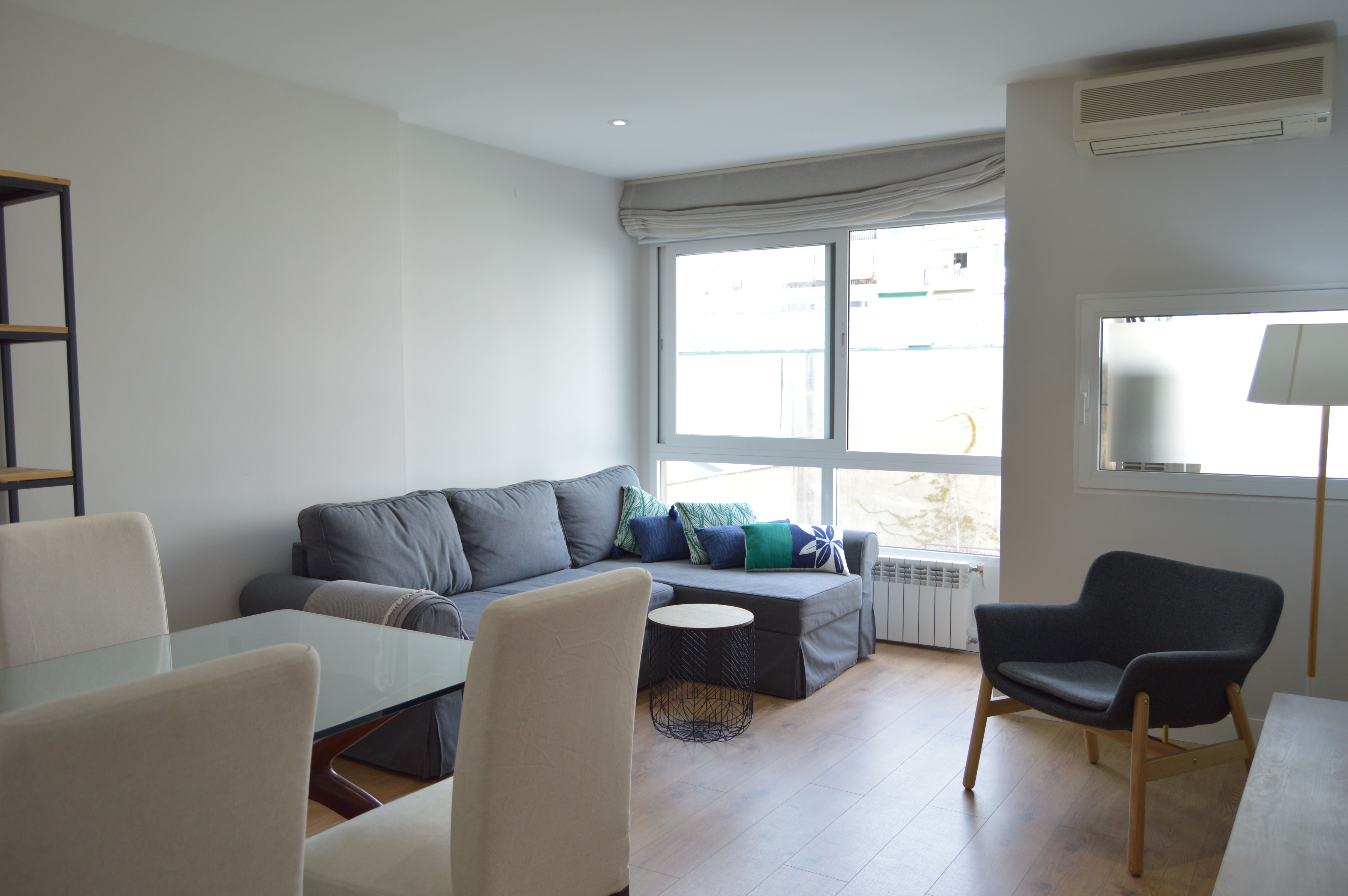 Living room of Flat to rent in  Madrid Capital  with Air Conditioner, Heating and Private garden