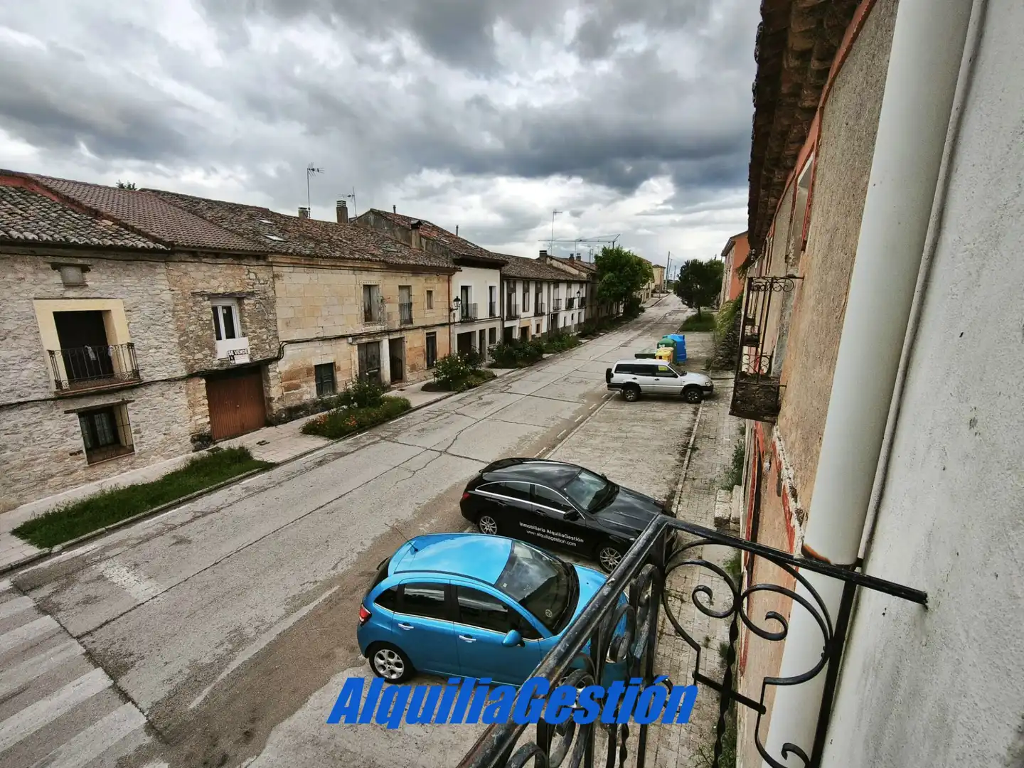 Vista exterior de Casa adosada en venta en Tamajón con Calefacción, Terraza y Balcón