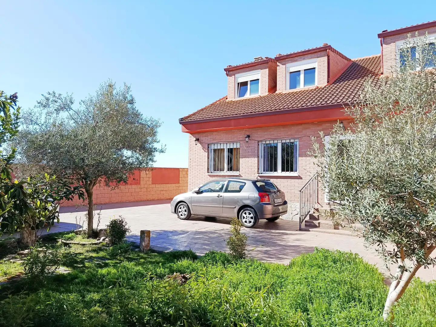 Exterior view of Houses for sale in Meco  with Air Conditioner, Heating and Terrace