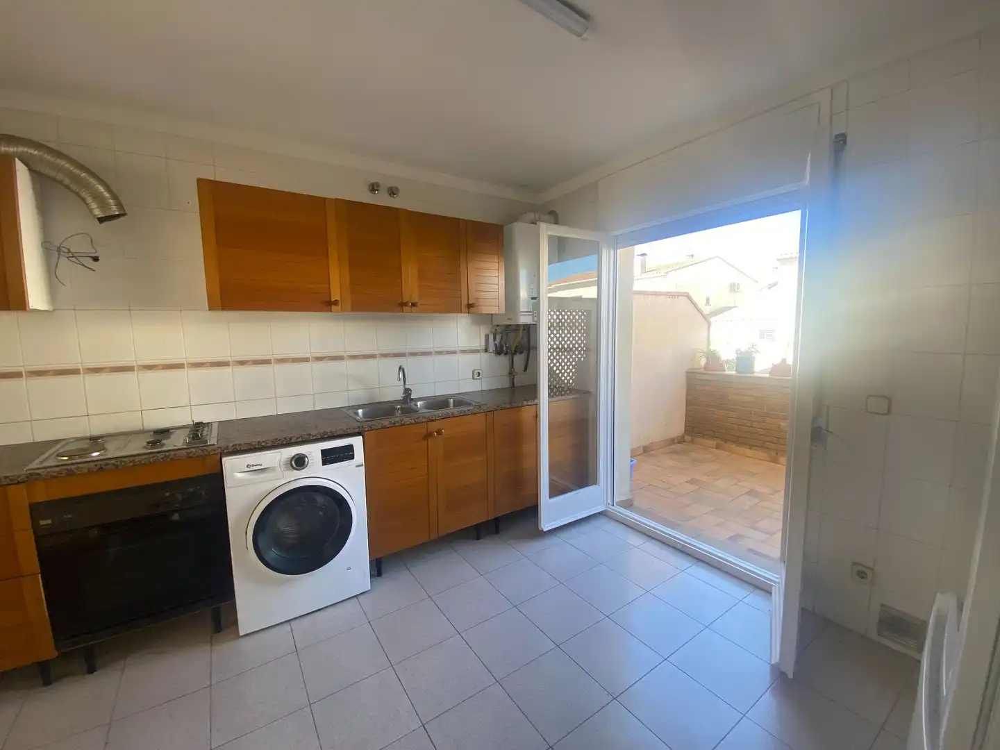 Cocina de Casa adosada en venta en Girona con Calefacción, Jardín privado y Terraza