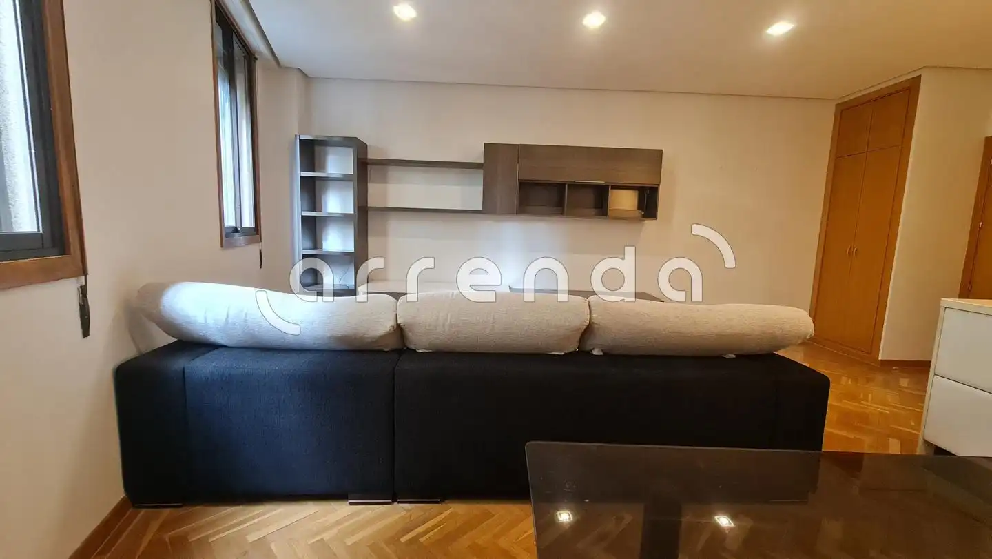 Wohnzimmer von Wohnung zur Miete in Madrid mit Klimaanlage, Parkett und Möbliert