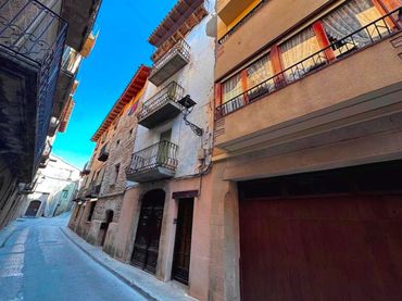 Maison jumelée avec balcon à vendre à Valderrobres