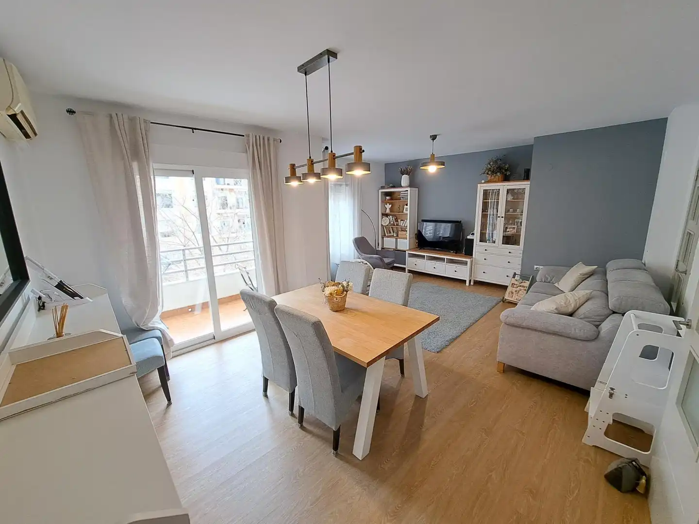Sala d'estar de Pis en venda en Alzira amb Aire condicionat, Parquet i Balcó