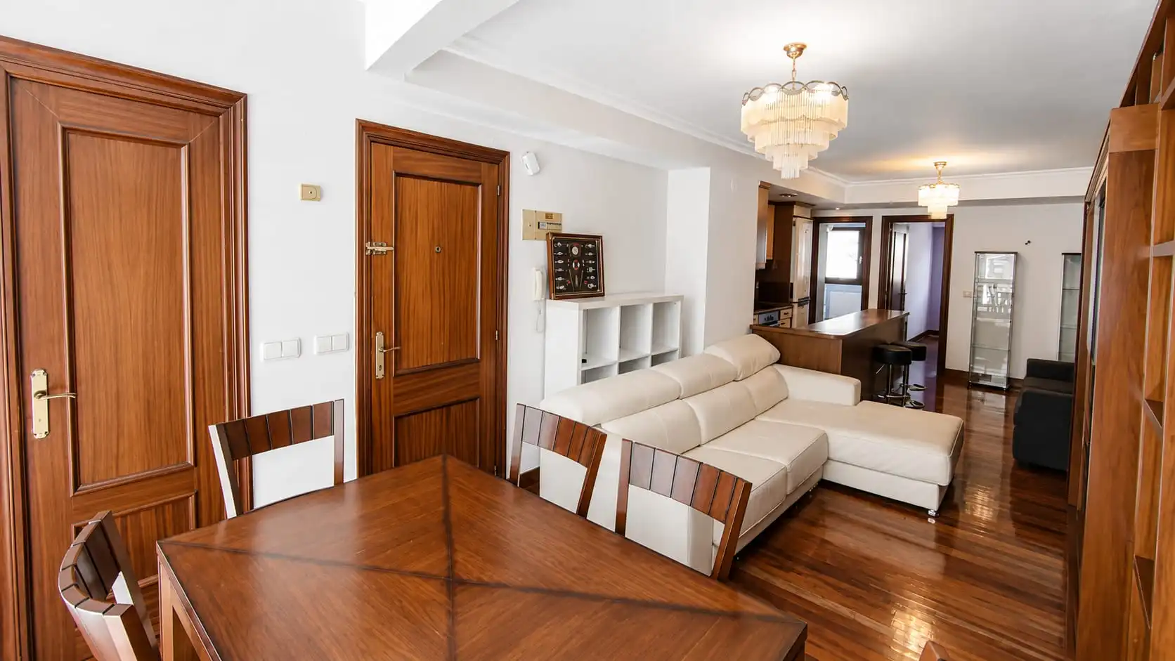 Sala d'estar de Pis en venda en Eibar amb Calefacció, Parquet i Moblat
