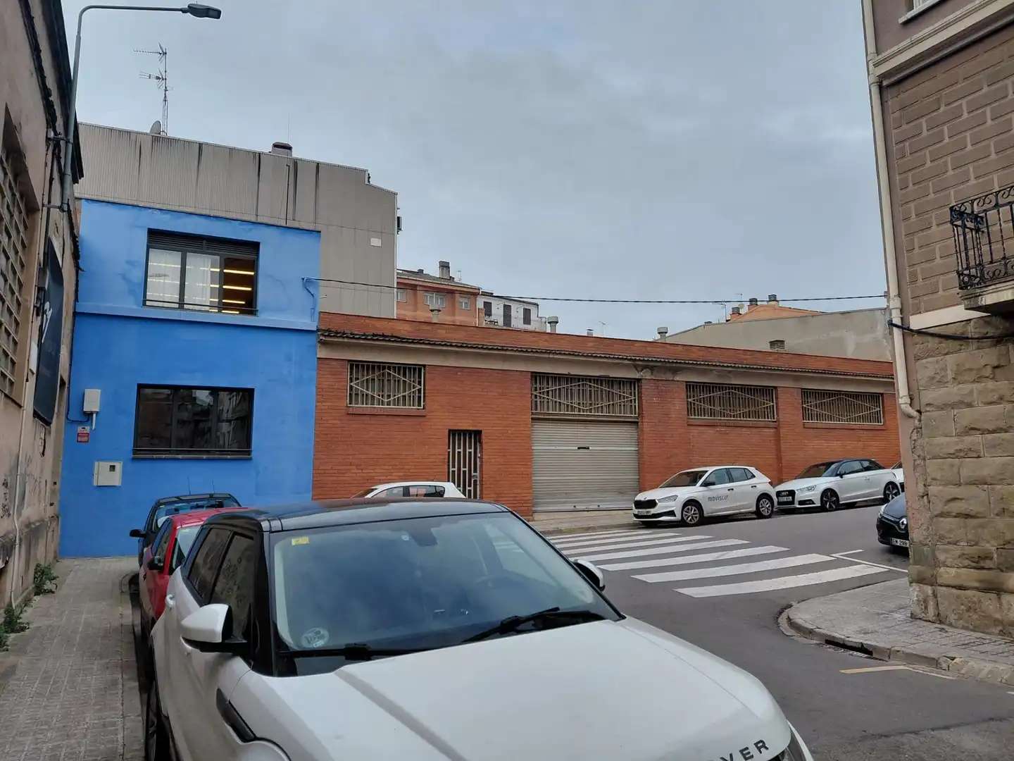 Vista exterior de Nave industrial de alquiler en Manresa