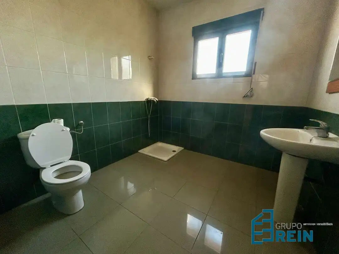 Bathroom of Commercial properties for rent in Recas
