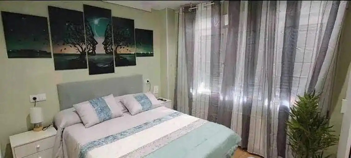 Habitación de Piso de alquiler en Gijón  con Calefacción y Amueblado