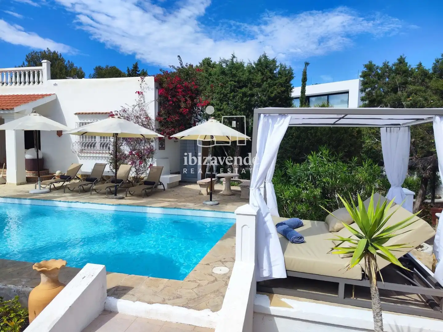 Vista exterior de Casa o xalet de lloguer en Sant Josep de sa Talaia amb Aire condicionat, Calefacció i Jardí privat