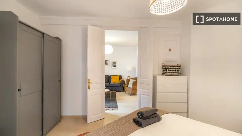 Flat with terrace to rent in Eixample