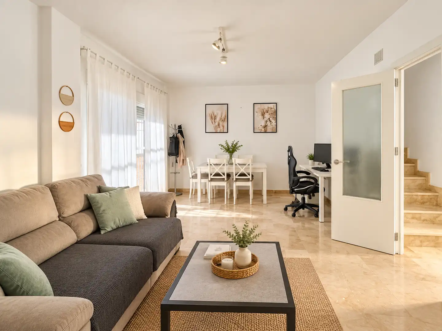 Sala d'estar de Casa adosada en venda en San José de la Rinconada