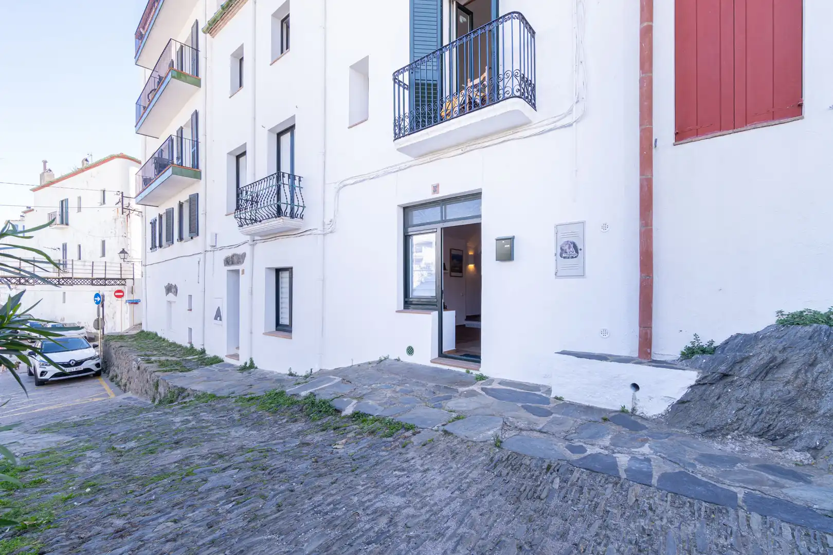 Außenansicht von Einfamilien-Reihenhaus zum Verkauf in Cadaqués mit Möbliert, Ofen und Waschmaschine