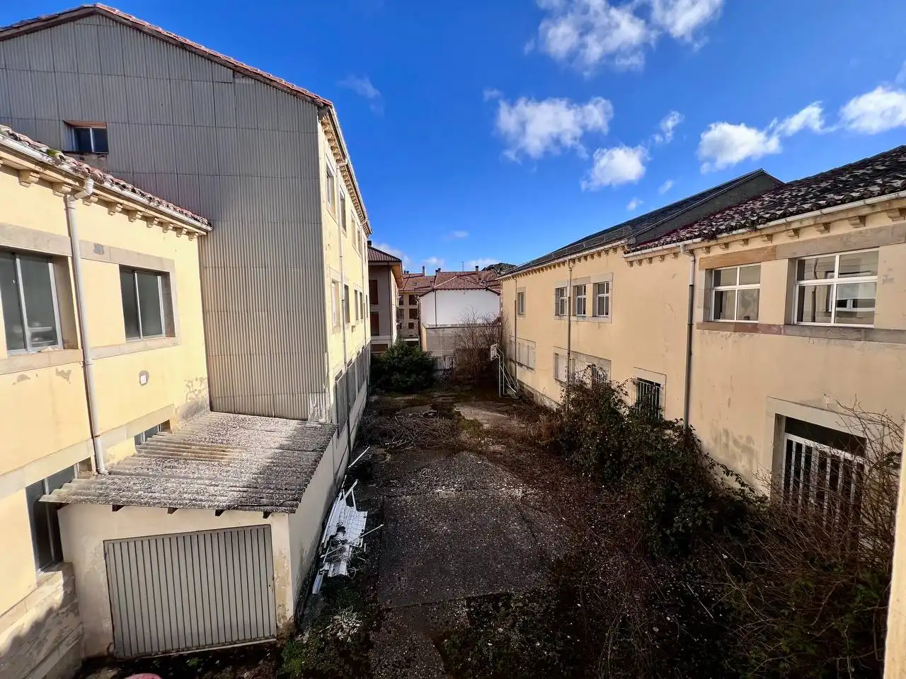 Vista exterior de Edifici en venda en Cervera de Pisuerga