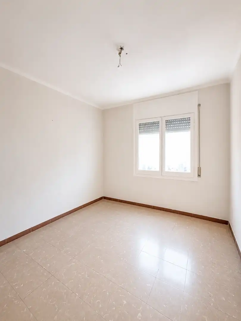 Schlafzimmer von Wohnung zum Verkauf in Cerdanyola del Vallès mit Balkon