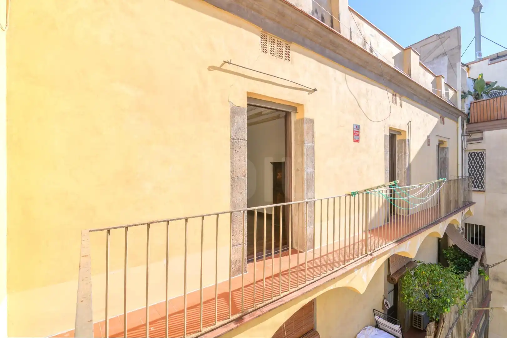 Vista exterior de Piso en venta en Ciutat Vella