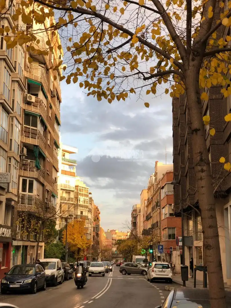 Vista exterior de Pis en venda en Madrid amb Calefacció i Terrassa