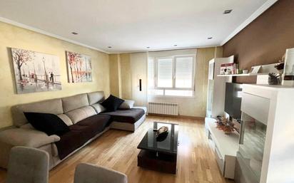 Living room of Apartment for sale in San Andrés del Rabanedo  with Heating, Parquet flooring and Terrace