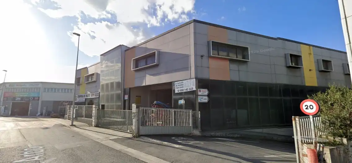 Vista exterior de Nau industrial en venda en Santurtzi  amb Calefacció i Alarma